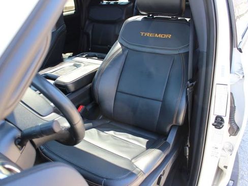 Used 2025 Ford Expedition Tremor AWD/4WD image 43