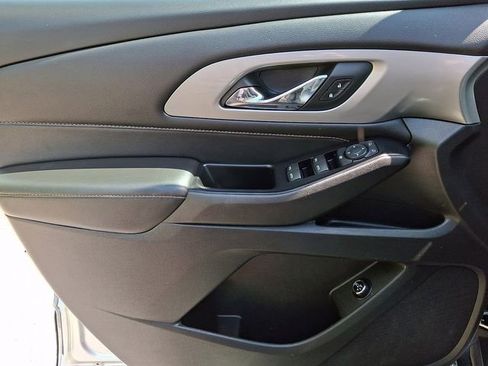 Used 2018 Chevrolet Traverse LT FWD image 12