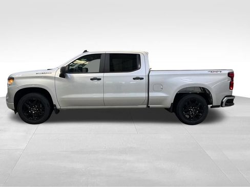 Used 2022 Chevrolet Silverado 1500 Custom AWD/4WD image 2