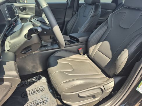 New 2026 Hyundai Elantra SEL Sport FWD image 18