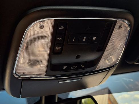Used 2015 Jeep Grand Cherokee Altitude AWD/4WD image 12