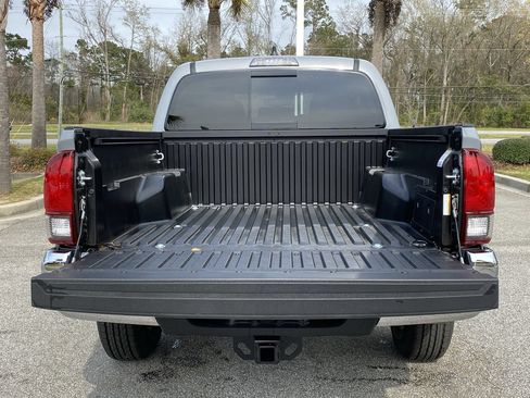 Used 2021 Toyota Tacoma SR5 RWD image 31