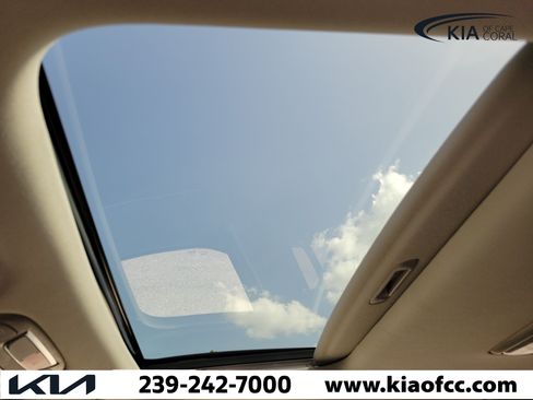 Certified 2025 Kia Telluride SX w/ SX Captain's Chair Package FWD image 36