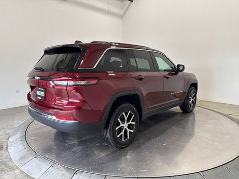 Used 2025 Jeep Grand Cherokee Limited AWD/4WD image 7