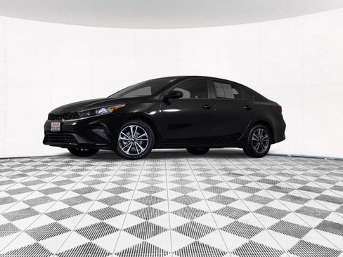 Used 2024 Kia Forte LXS FWD image 2