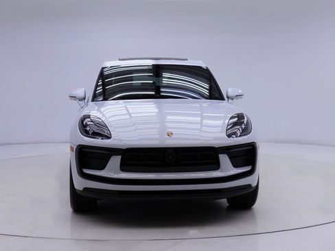 Used 2025 Porsche Macan AWD/4WD image 9