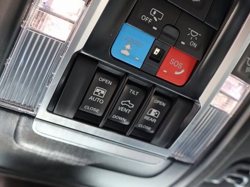 Used 2025 RAM 2500 Laramie image 30