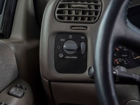 Used 2002 Chevrolet S10 Pickup LS w/ LS Preferred Equipment Group image 18