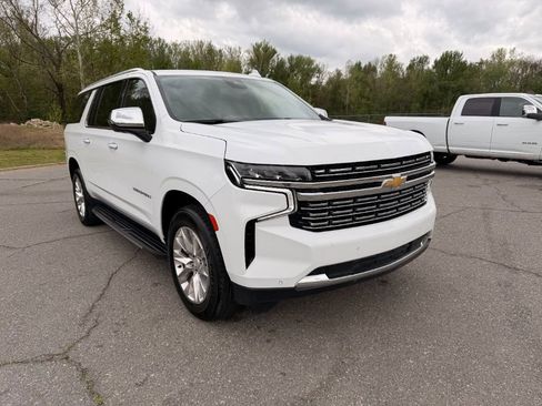 Used 2023 Chevrolet Suburban Premier RWD image 1