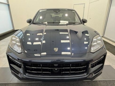 Certified 2025 Porsche Cayenne Turbo AWD/4WD image 12