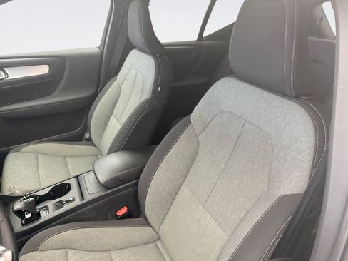 Used 2024 Volvo XC40 B5 Core AWD/4WD image 11