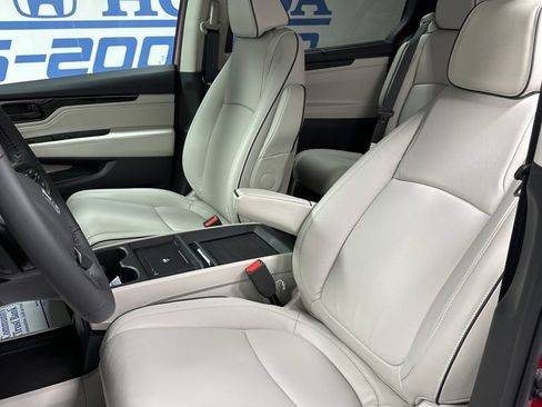 New 2026 Honda Odyssey Touring image 12