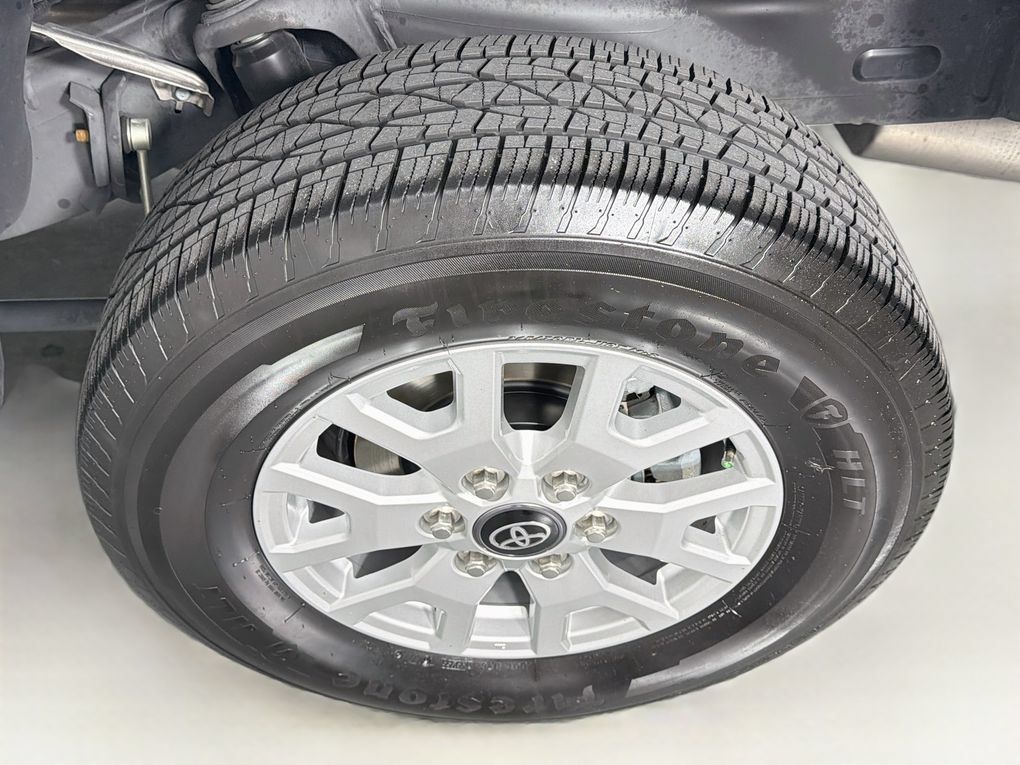 Used 2024 Toyota Tacoma SR5 AWD/4WD image 32