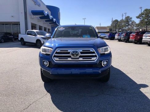 Used 2018 Toyota Tacoma Limited image 3