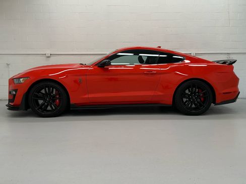 Used 2022 Ford Mustang Shelby GT500 w/ Technology Package RWD image 3