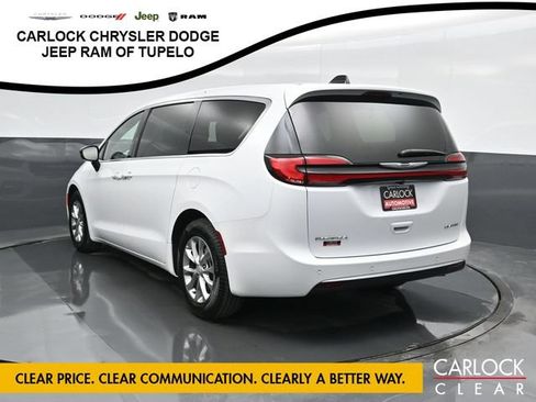 Used 2026 Chrysler Pacifica Limited FWD image 10
