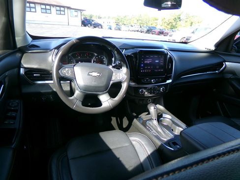 Used 2020 Chevrolet Traverse LT w/ LT Premium Package AWD/4WD image 18