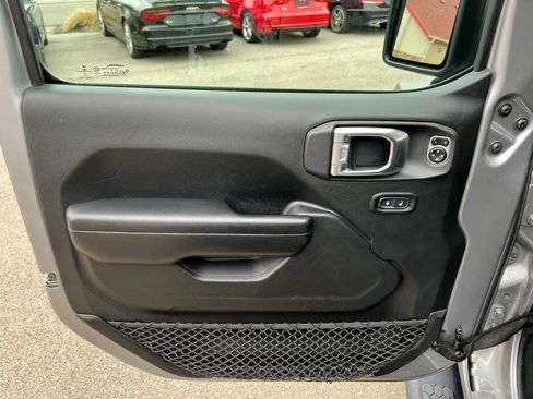 Used 2018 Jeep Wrangler Unlimited Sport S AWD/4WD image 22