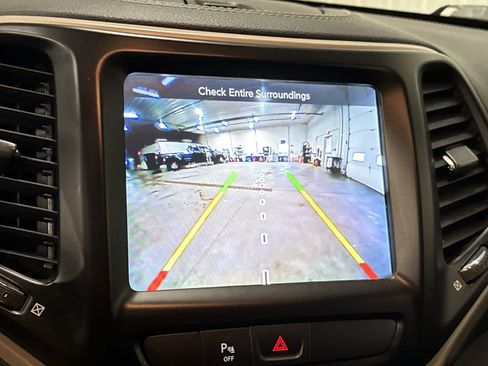 Used 2018 Jeep Cherokee Limited image 32