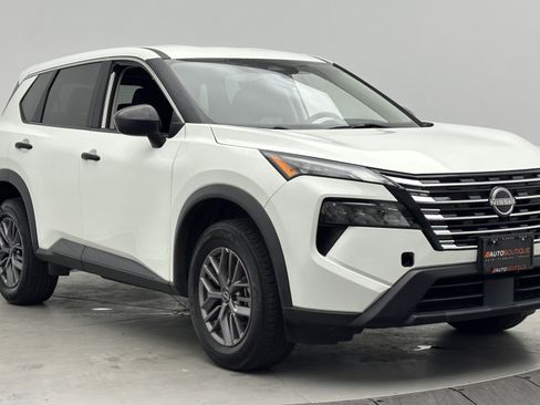Used 2024 Nissan Rogue S AWD/4WD image 3