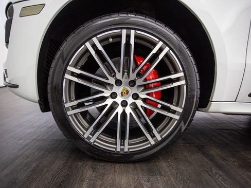 Used 2015 Porsche Macan Turbo image 44