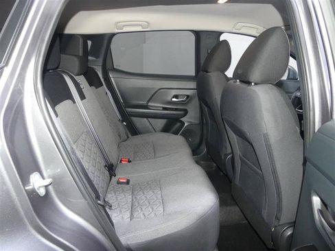 Used 2025 Nissan Kicks SV AWD/4WD image 28