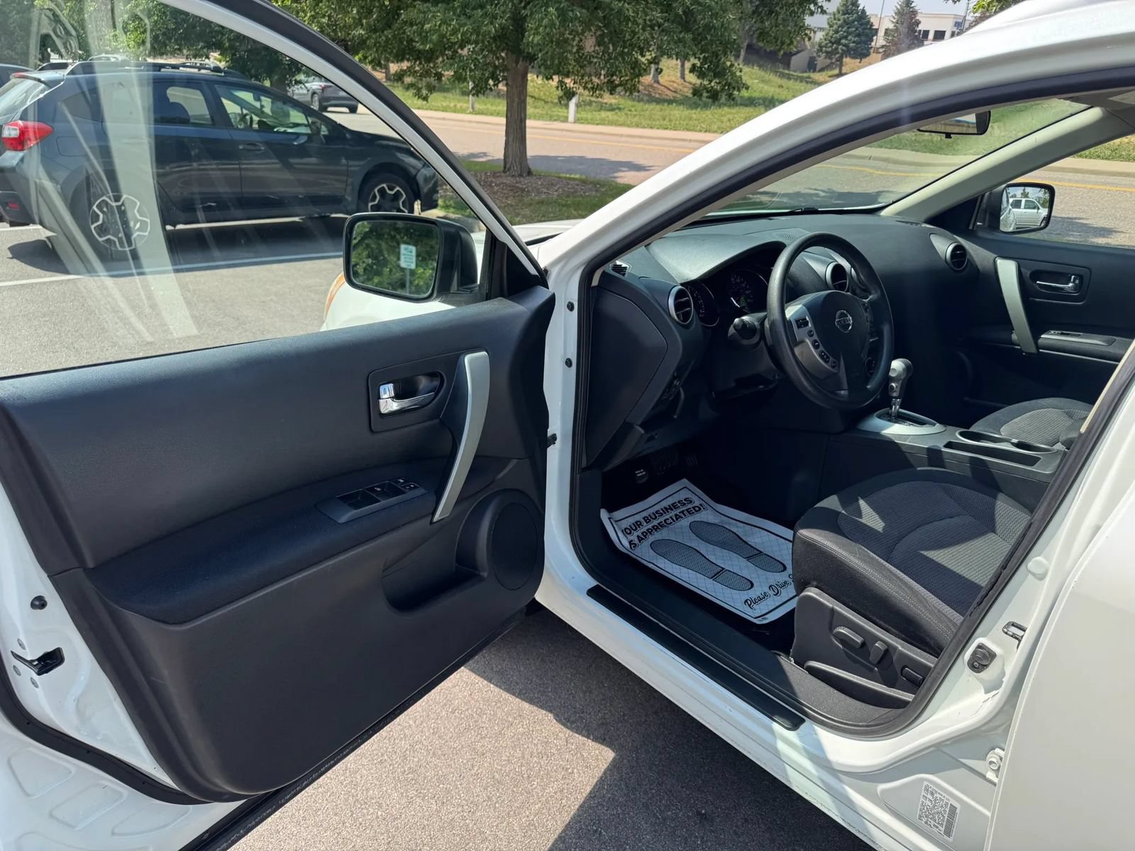 Used 2011 Nissan Rogue SV AWD/4WD image 6
