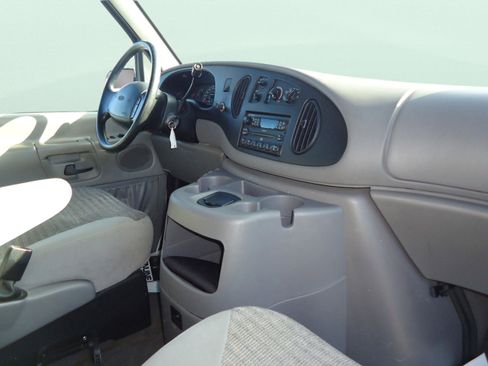 Used 2001 Ford E-350 and Econoline 350 XL image 21