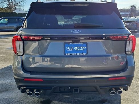Used 2025 Ford Explorer ST image 5