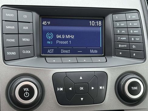 Used 2017 Ford Taurus SE image 10