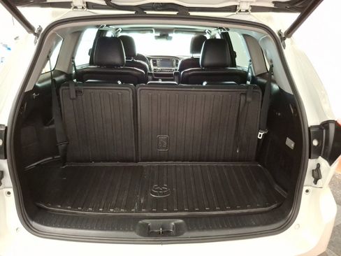 Used 2019 Toyota Highlander XLE image 9