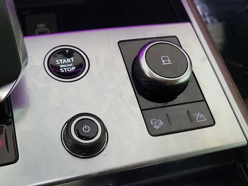 Used 2023 Land Rover Range Rover SE image 13