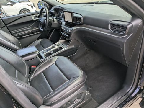 Used 2020 Ford Explorer XLT w/ Equipment Group 202A AWD/4WD image 16