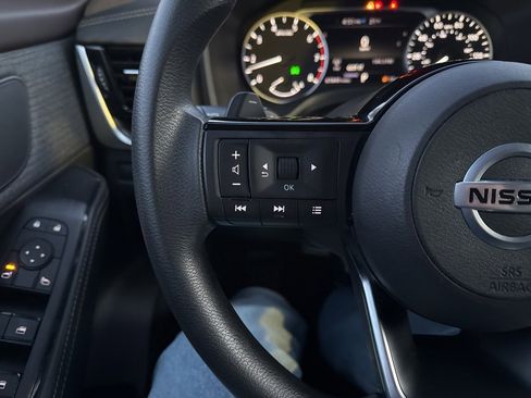 Used 2021 Nissan Rogue SV image 12