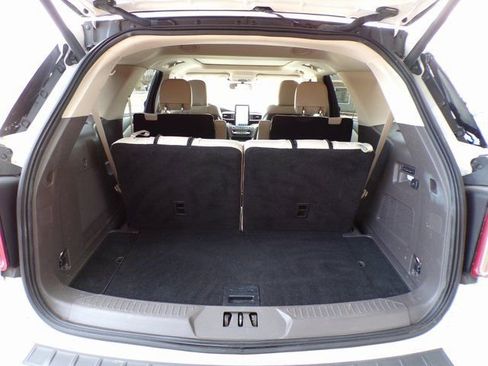 Used 2020 Ford Explorer Platinum w/ Premium Technology Package image 7