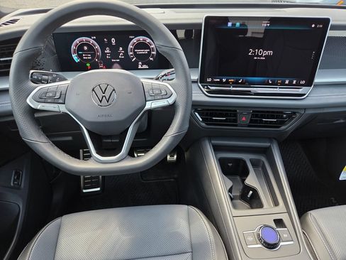New 2026 Volkswagen Tiguan SE R-Line FWD image 21