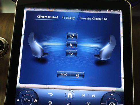 Used 2025 Mercedes-Benz GLC 350e 4MATIC image 50