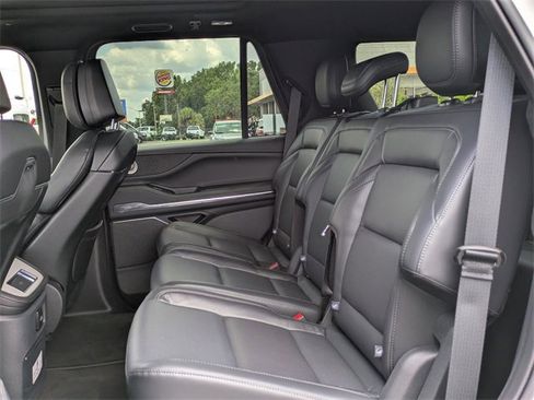 New 2025 Lincoln Navigator Reserve w/ Jet Appearance Package image 13