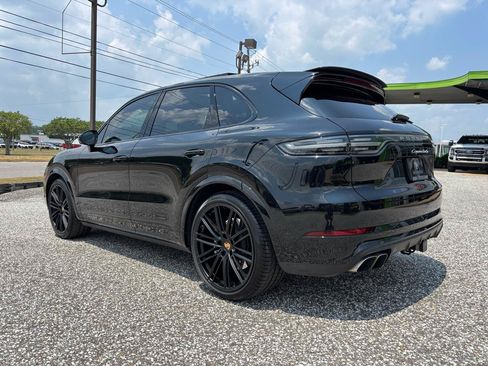 Used 2023 Porsche Cayenne Turbo AWD/4WD image 4