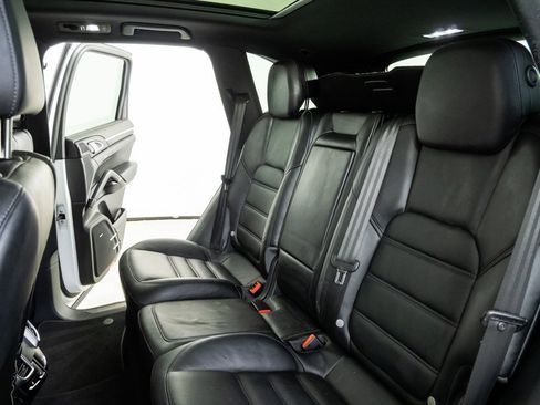 Used 2015 Porsche Cayenne S image 22