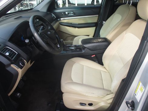 Used 2016 Ford Explorer FWD image 4