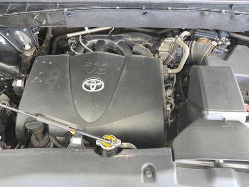 Used 2017 Toyota Highlander XLE AWD/4WD image 31