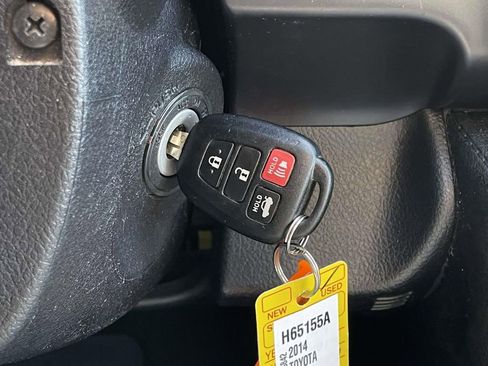 Used 2014 Toyota Camry SE w/ Moonroof Package FWD image 14