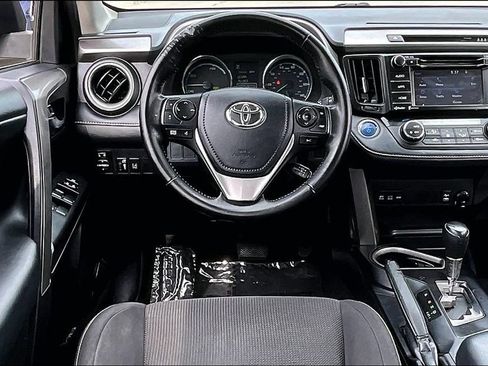 Used 2018 Toyota RAV4 XLE AWD/4WD image 17
