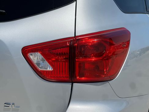 Used 2020 Nissan Pathfinder SL FWD image 37
