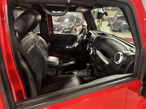 Used 2015 Jeep Wrangler Unlimited Sahara AWD/4WD image 9