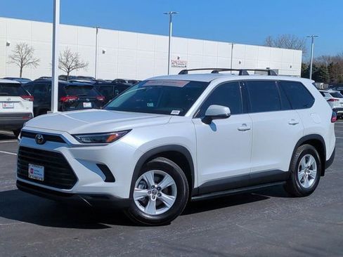 Certified 2026 Toyota Grand Highlander FWD image 2