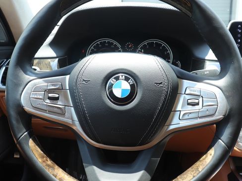 Used 2018 BMW 750i RWD image 25