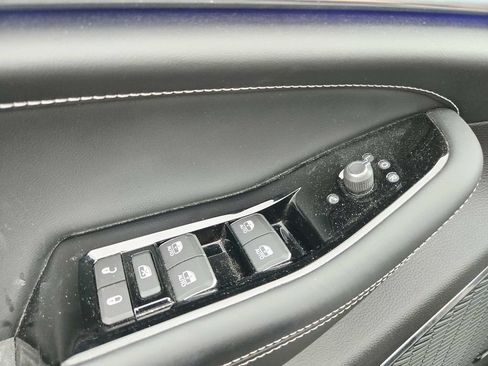 Used 2023 Jeep Grand Cherokee Overland w/ Luxury Tech Group IV AWD/4WD image 35