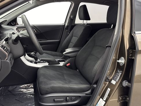 Used 2017 Honda Accord Hybrid Sedan image 13